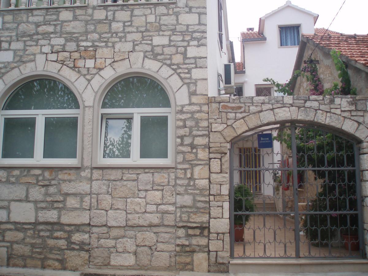 Old Town Center Apartments Supetar Exterior foto